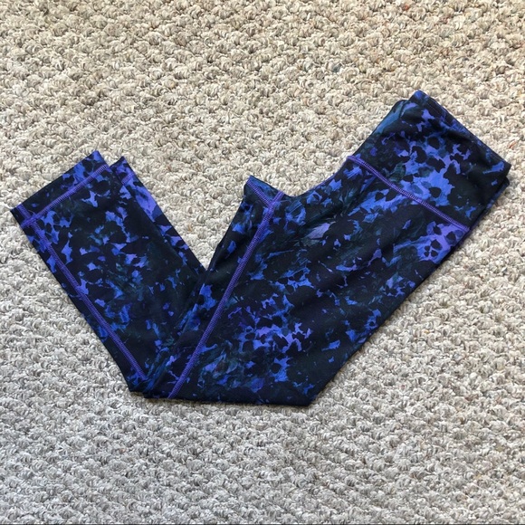 lululemon athletica Pants - lululemon • patterned capris leggings